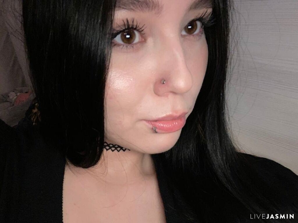 Profile photo for LillyEmber