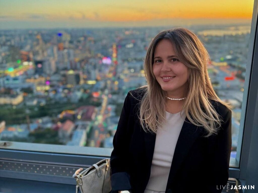 View LilyBel live cam profile