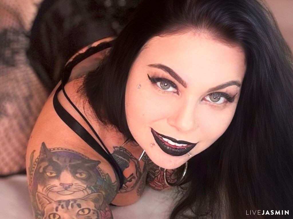 LilyWolfe model profile and live status