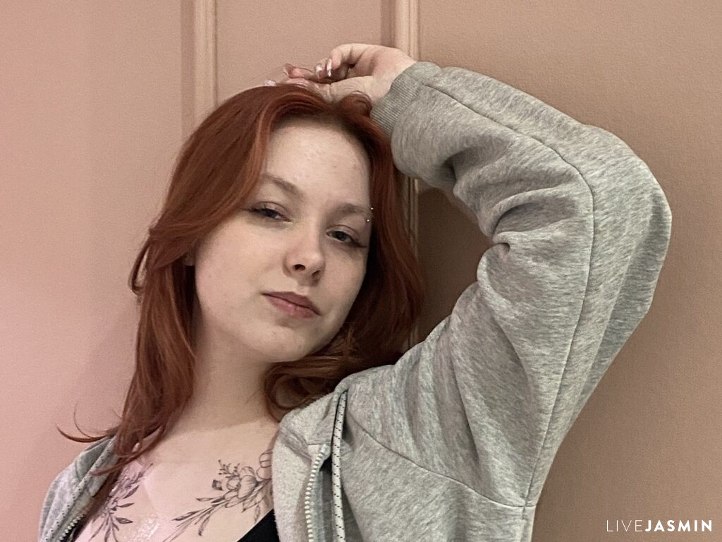 LindaBenne model profile and live status