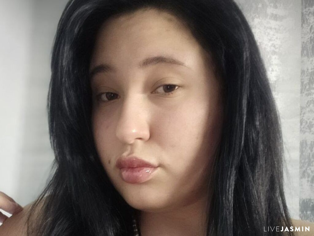 LindaGrayy model profile and live status