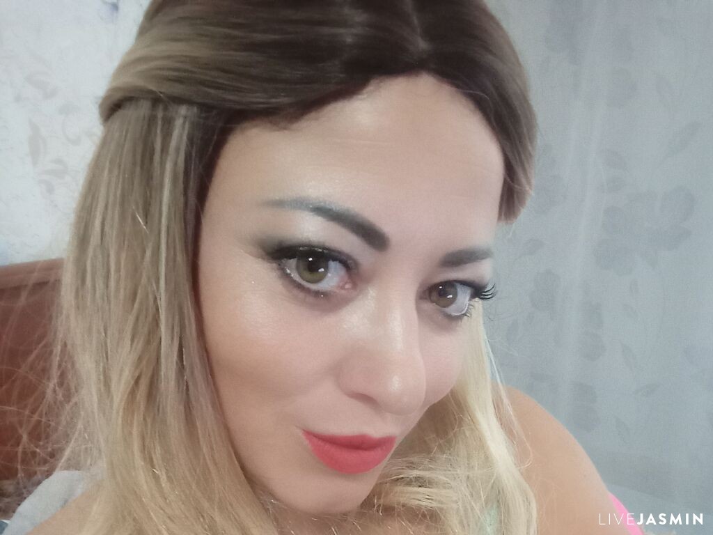 LionessoneForu LiveJasmin model profile