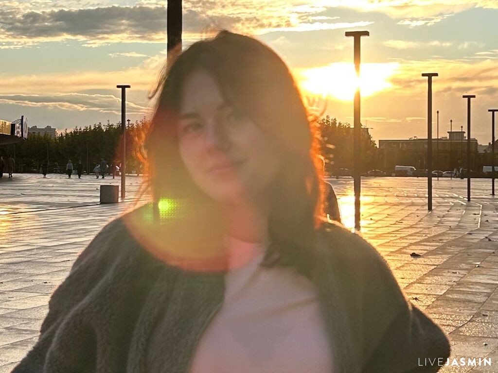 Cam girl profile image for LisbethSzoc