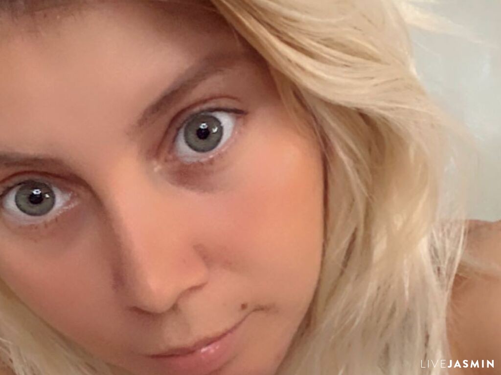 LittleSary model profile and live status