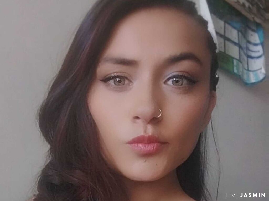 View LizMont live cam profile