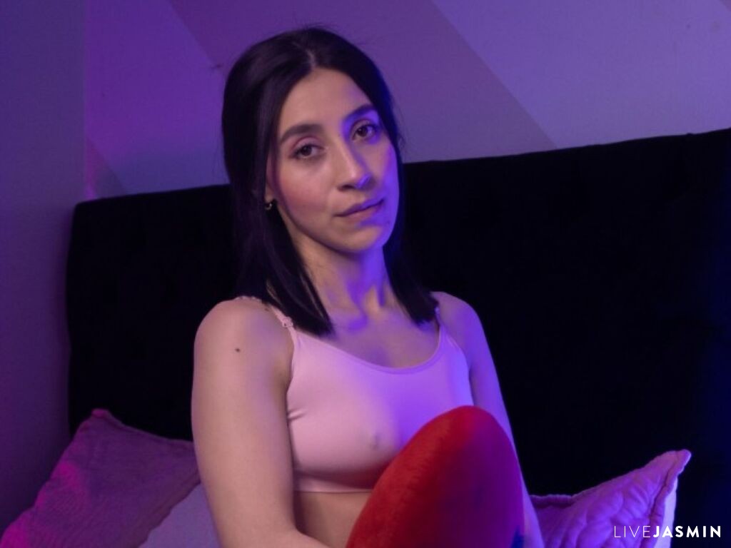 Featured LiveJasmin cam girl profile: LizNova