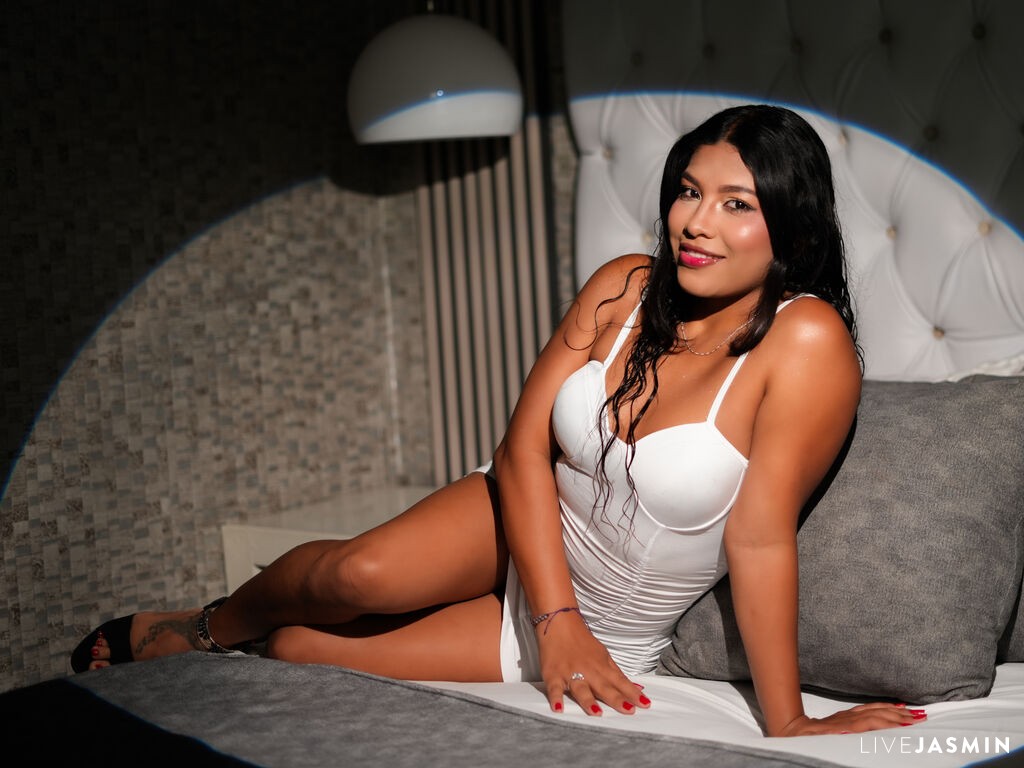 View LizahFox live cam profile