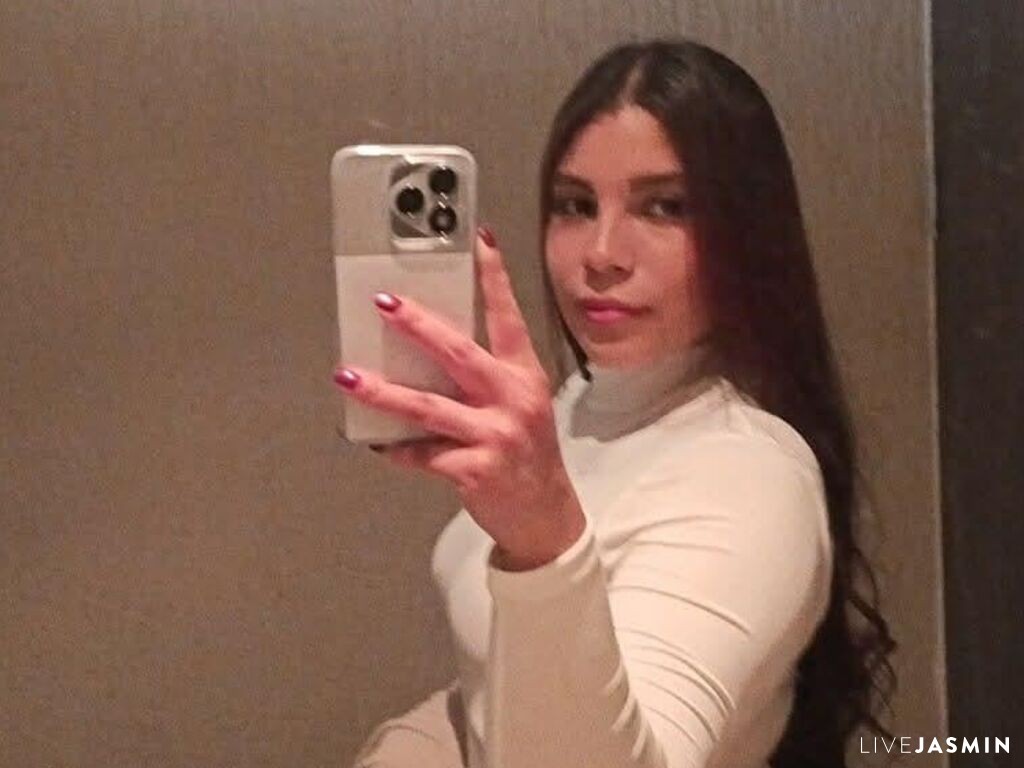 View LizzieWells live cam profile