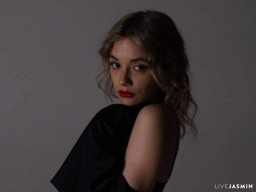 LolaKiki model profile and live status