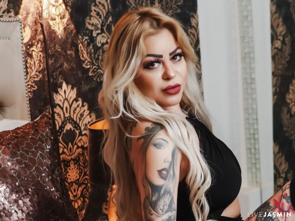 LorenaKarter live chat profile