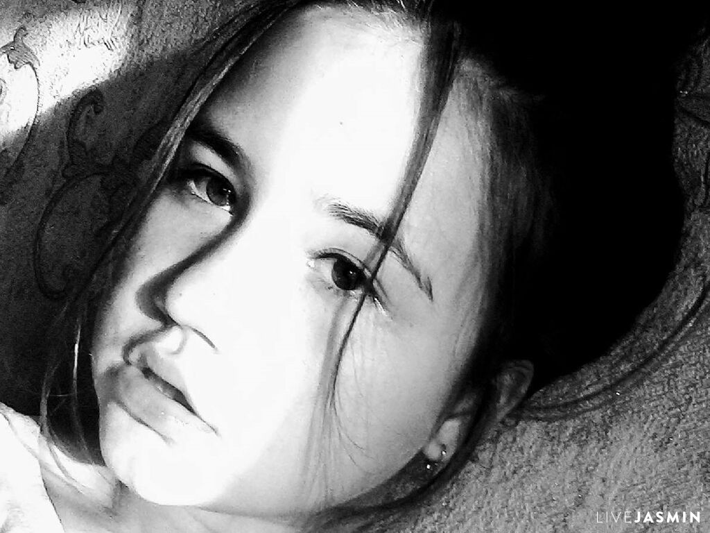 View LoriFlox live cam profile