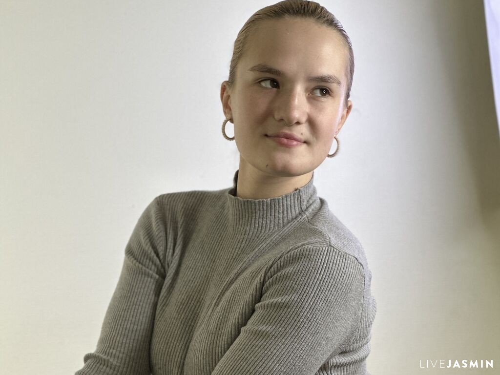 LorrianePytko model profile and live status