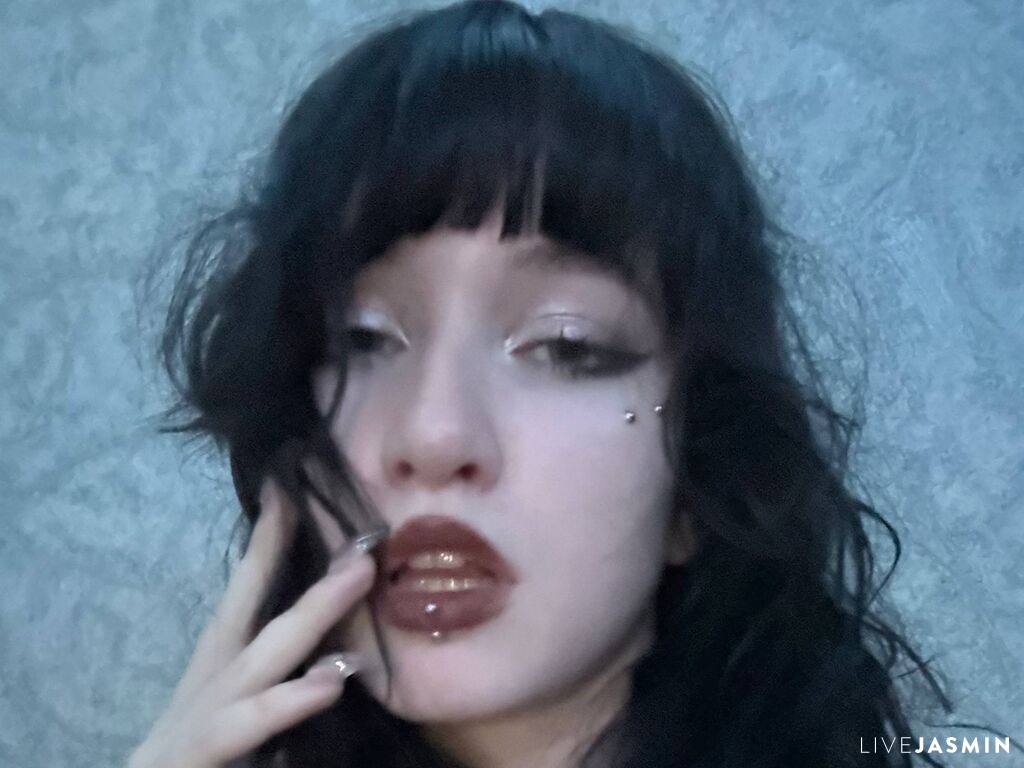 LouisePerrish live chat profile