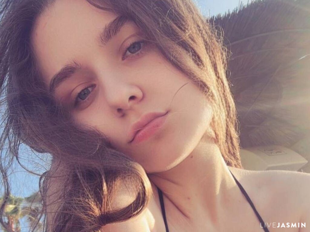 Cam girl profile image for LuanaContratto