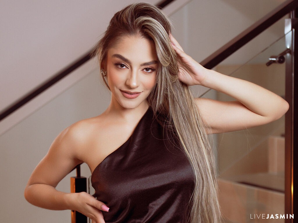 LucianaSalvatore model profile and live status