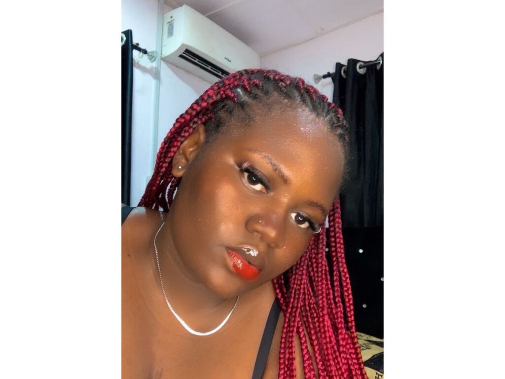 View LuciousBee cam profile and live status