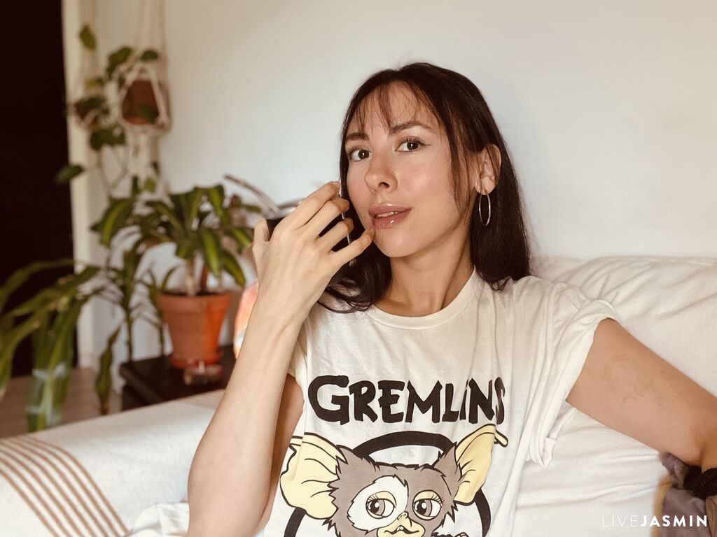 LucyRosenfelds live cam girl profile