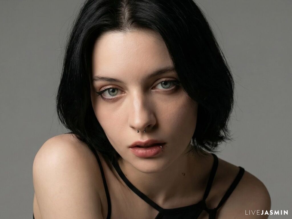 LuisaFinell model profile and live status