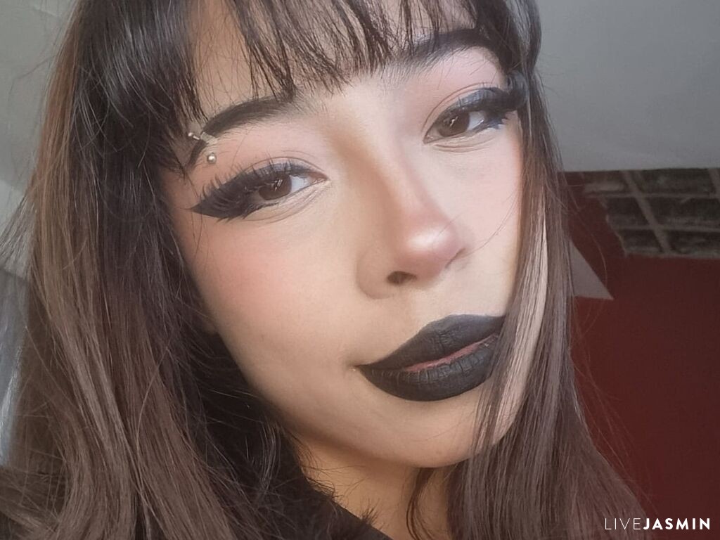 View LunaDeker live cam profile