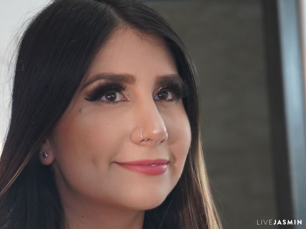 LunaPalmer model profile and live status