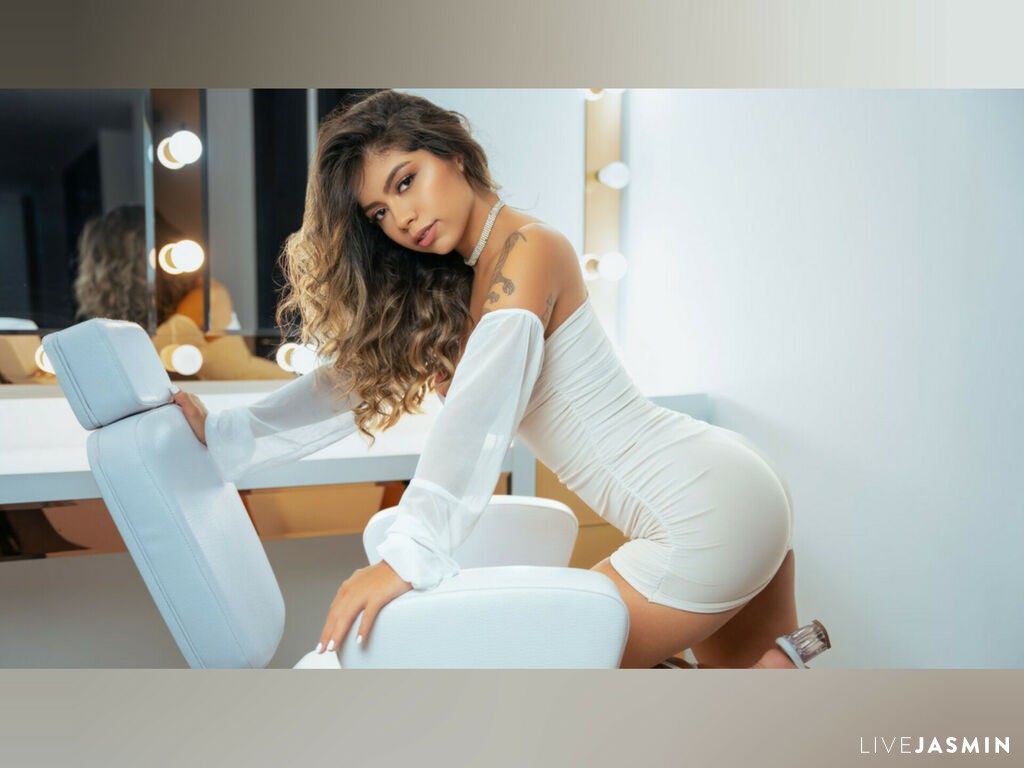LyliEvanz LiveJasmin model profile