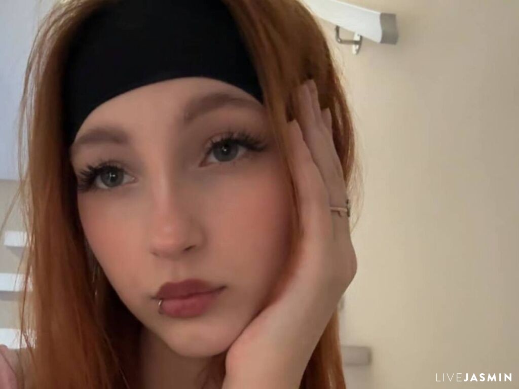 LyndiaStief model profile and live status