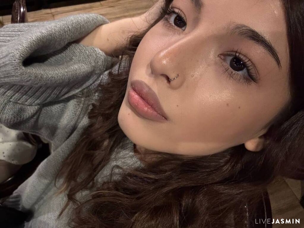 Cam girl profile image for LynetteLavoie