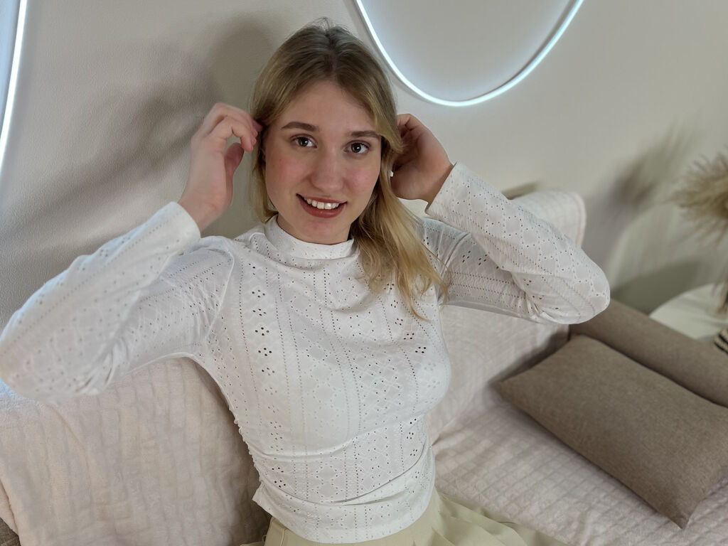 MaeGoreham LiveJasmin model profile