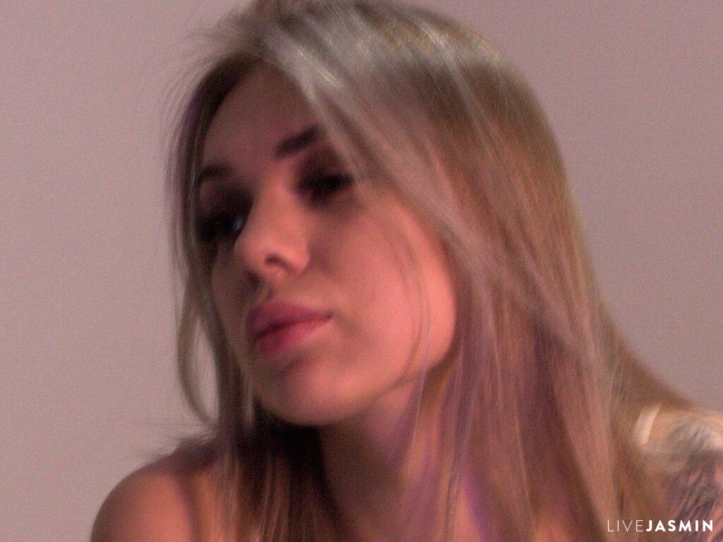 Cam girl profile image for MargaretRass