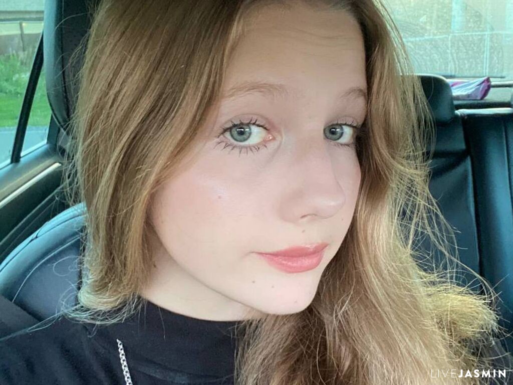 MariRozali model profile and live status