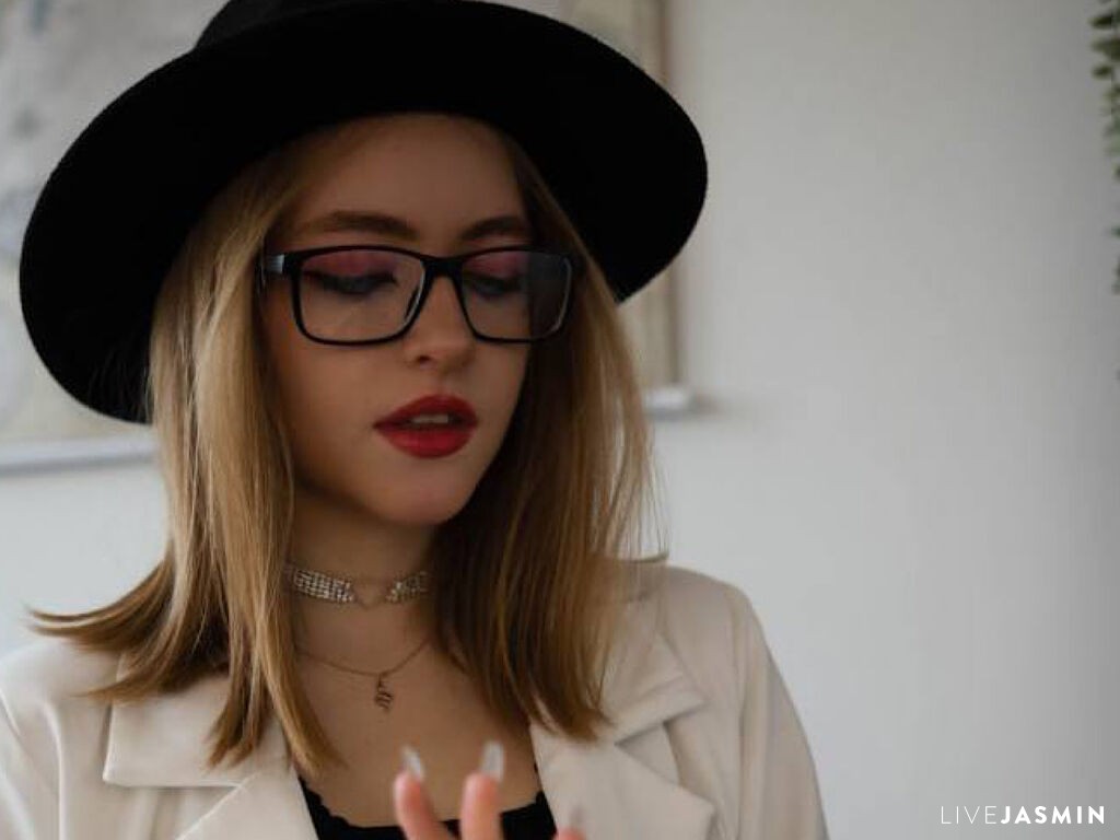 Cam girl profile image for MariaHannes