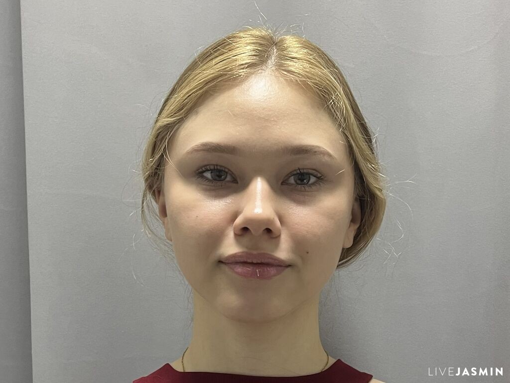 Cam girl profile image for MariaReynold