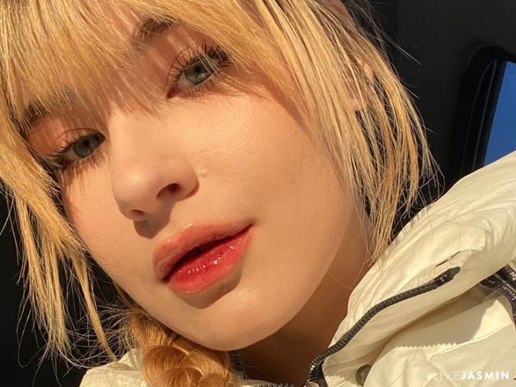 Cam girl profile image for MarianaMeola