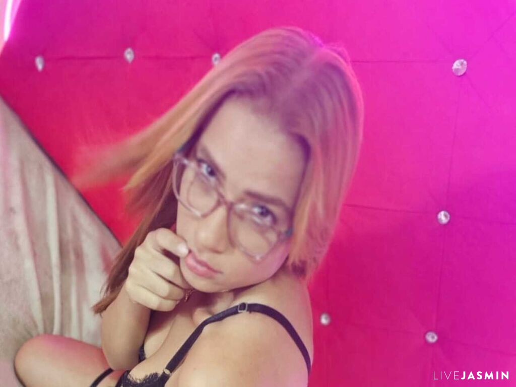 Browse MarieHarper live chat profile