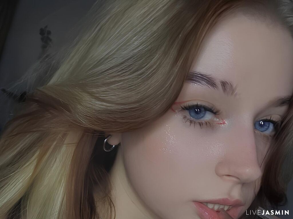 Browse MarisolNiang live chat profile