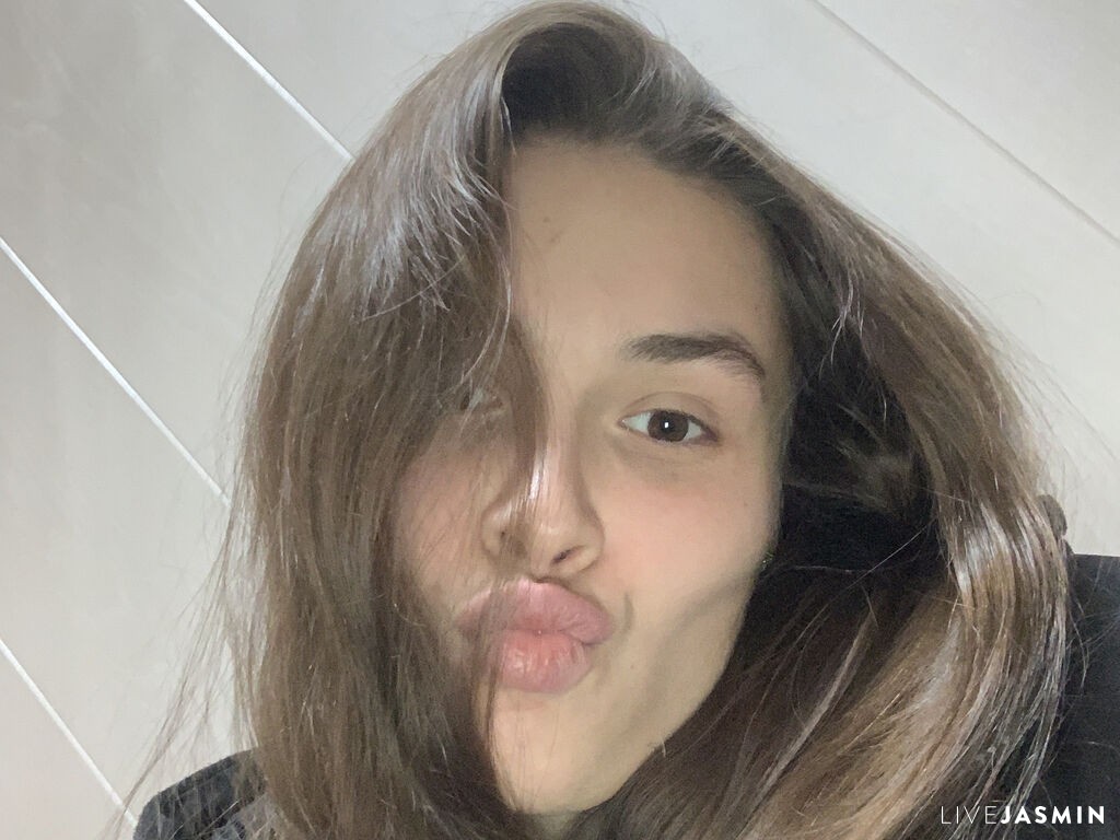 View MarissaFitzen cam profile and live status