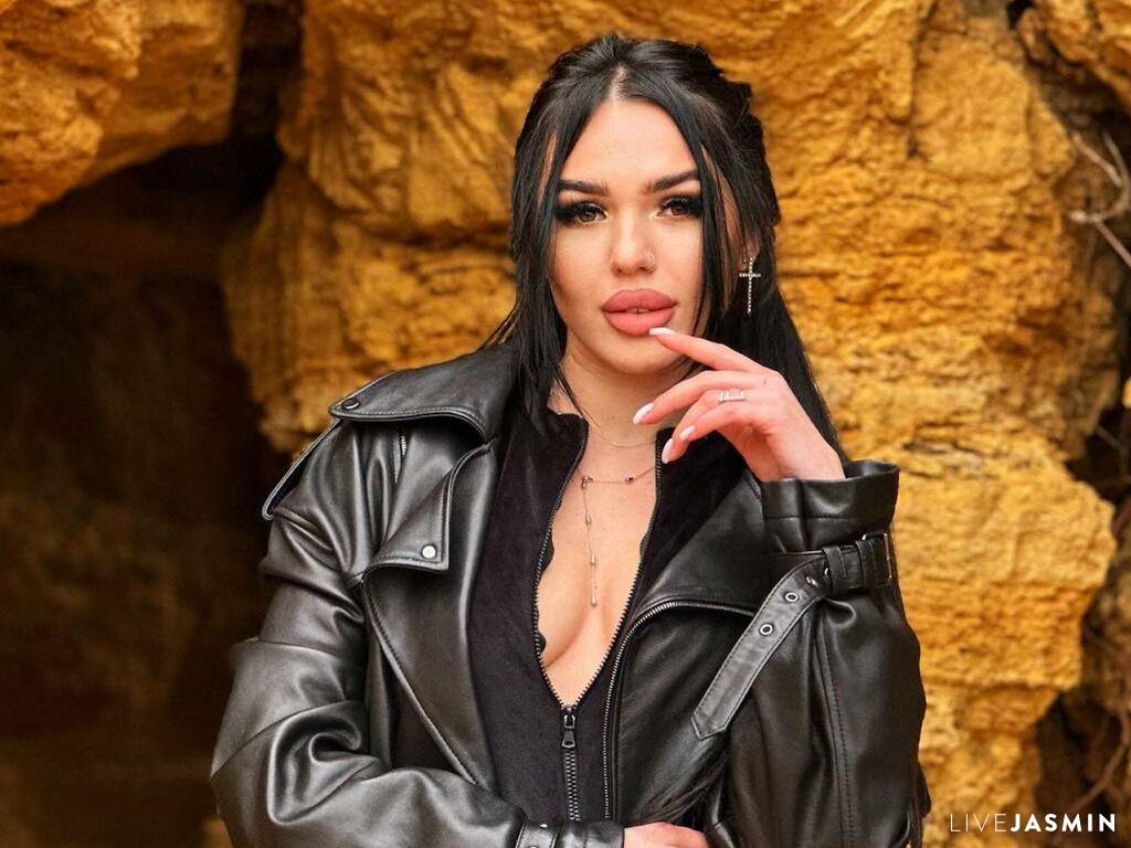 Browse MariyaNovak live chat profile