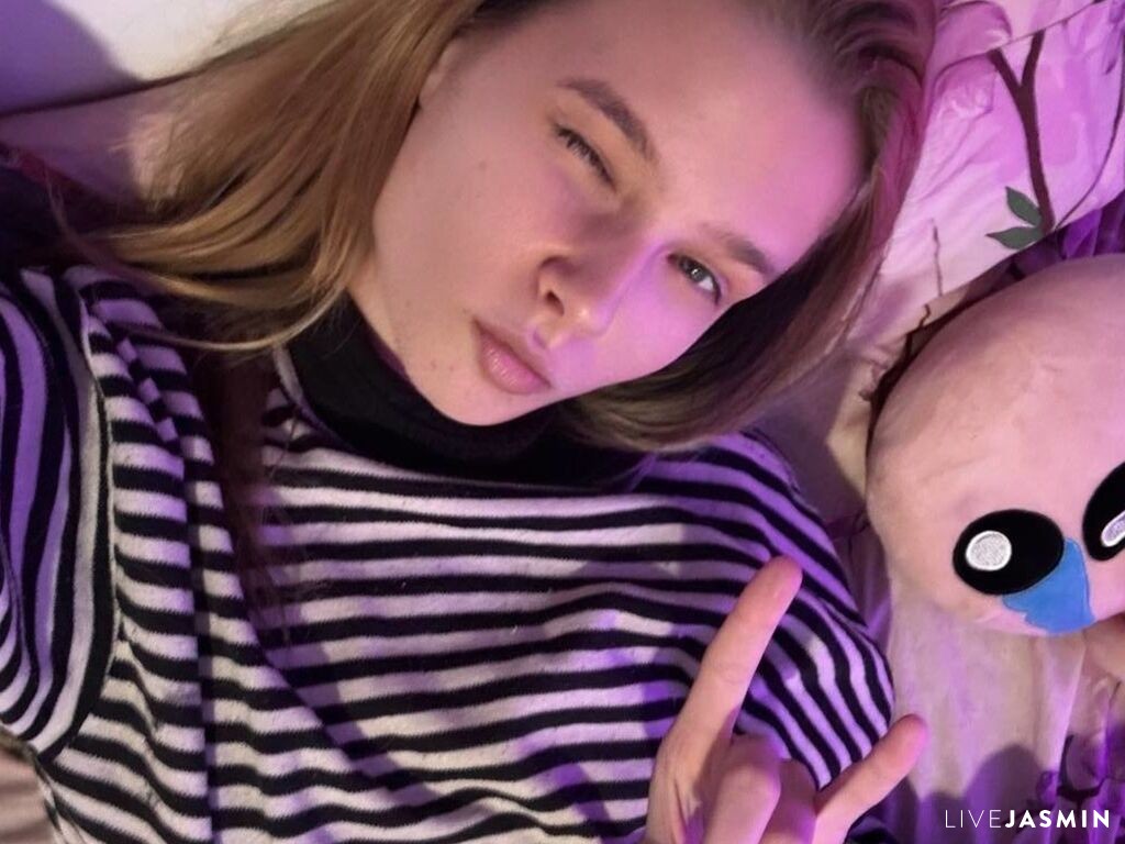 Cam girl profile image for MaryDreams