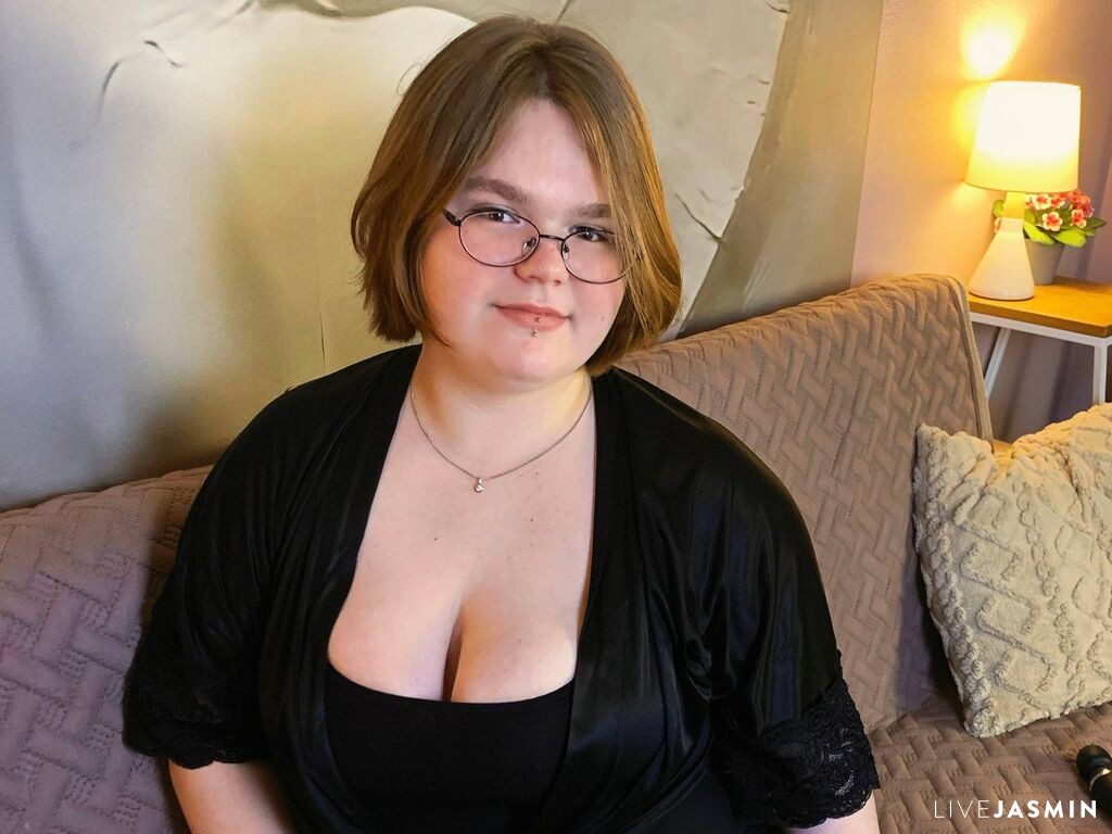 View MaryFloree live cam profile