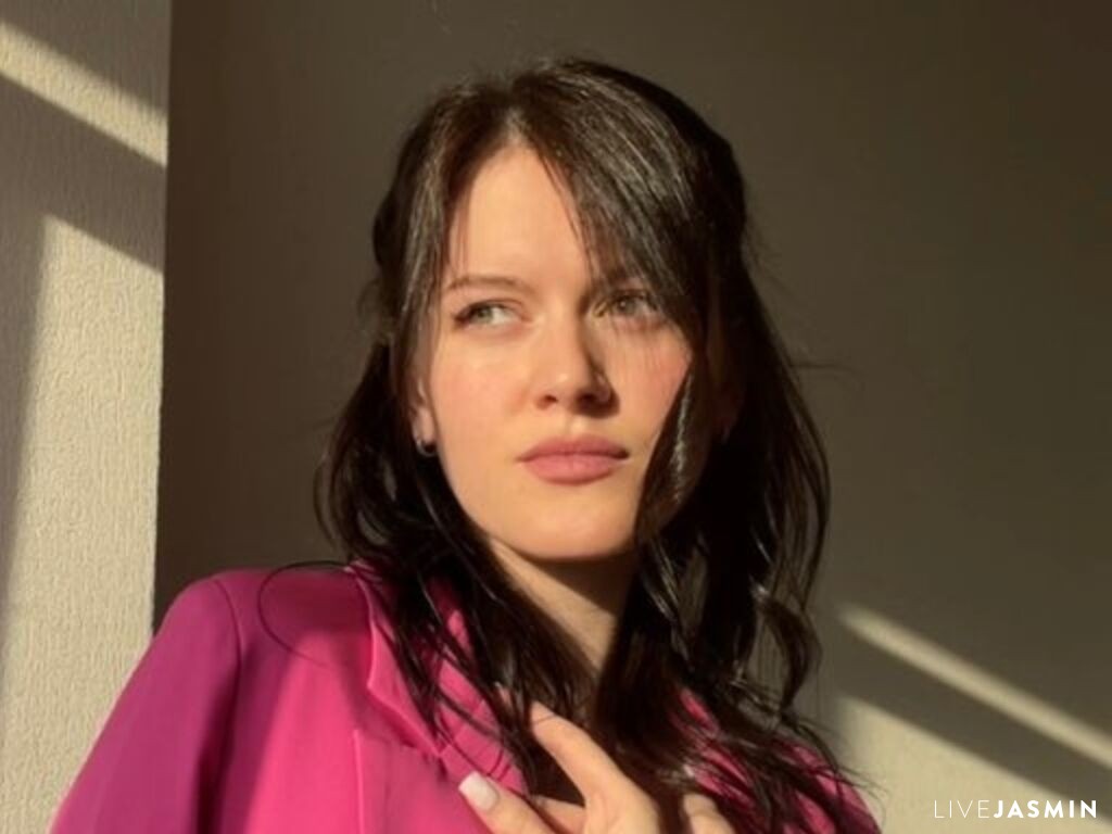 Cam girl profile image for MaudGuerrido