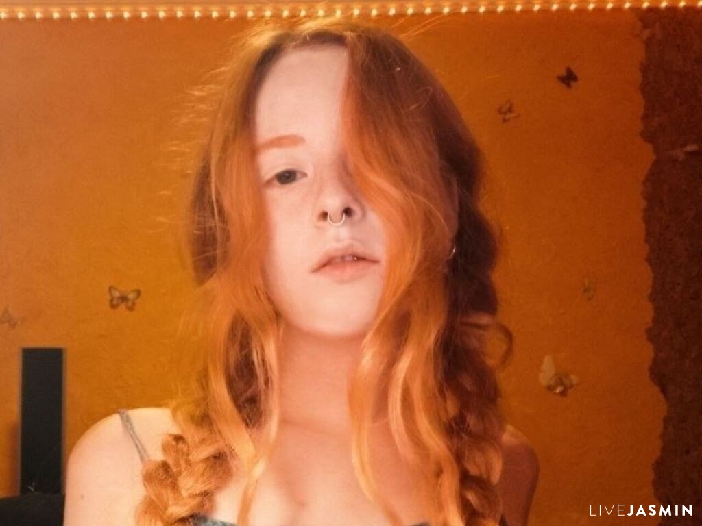 Cam girl profile image for MauraRyll