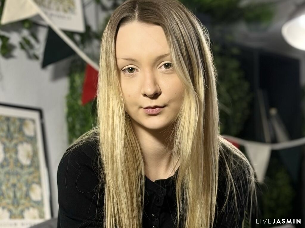 View MaxineBoesen live cam profile