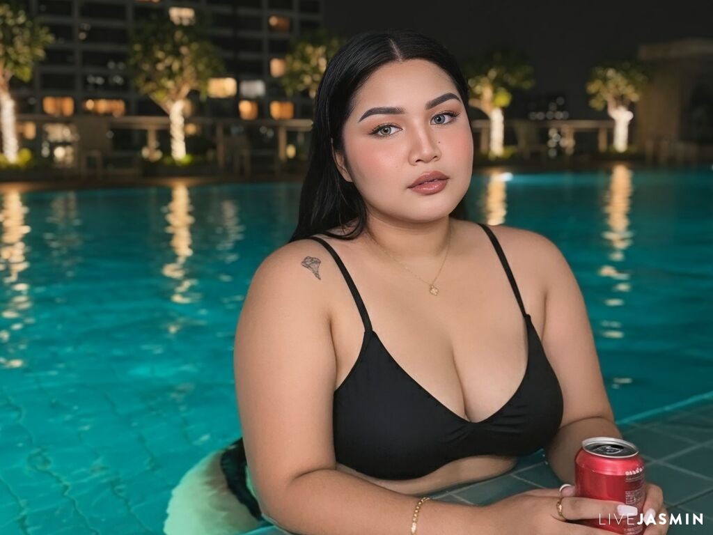 Cam girl profile image for MayaMarie