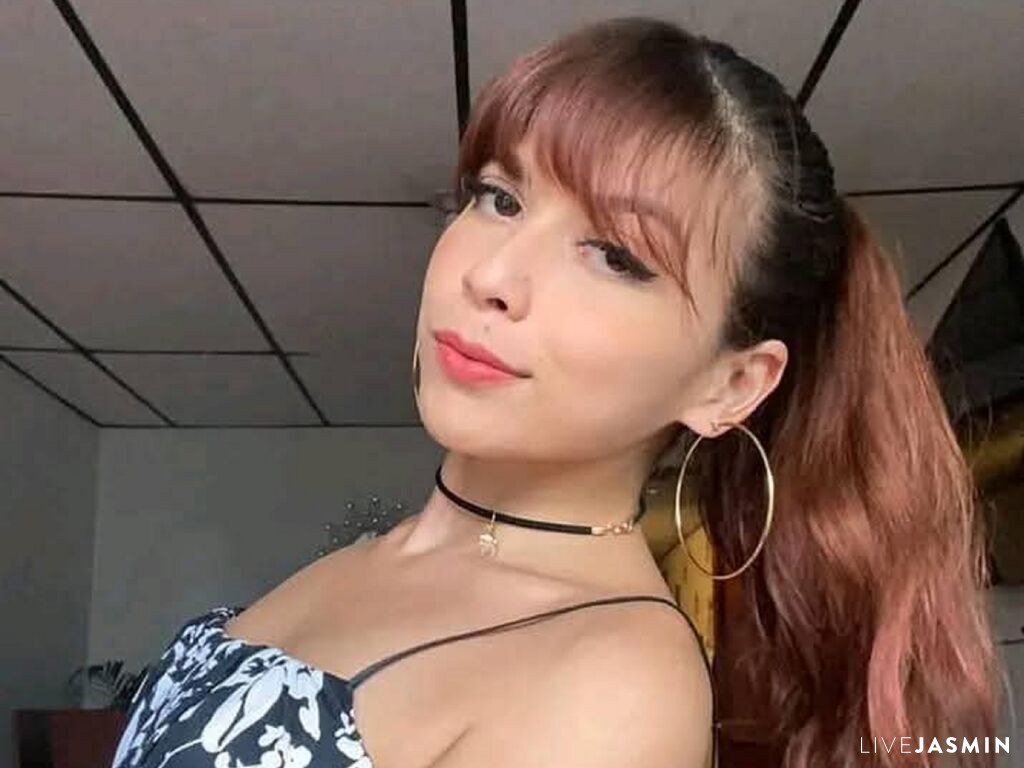 Cam girl profile image for MeganCirus