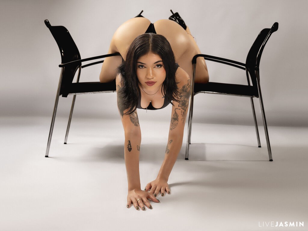 MeganneThompson model profile and live status