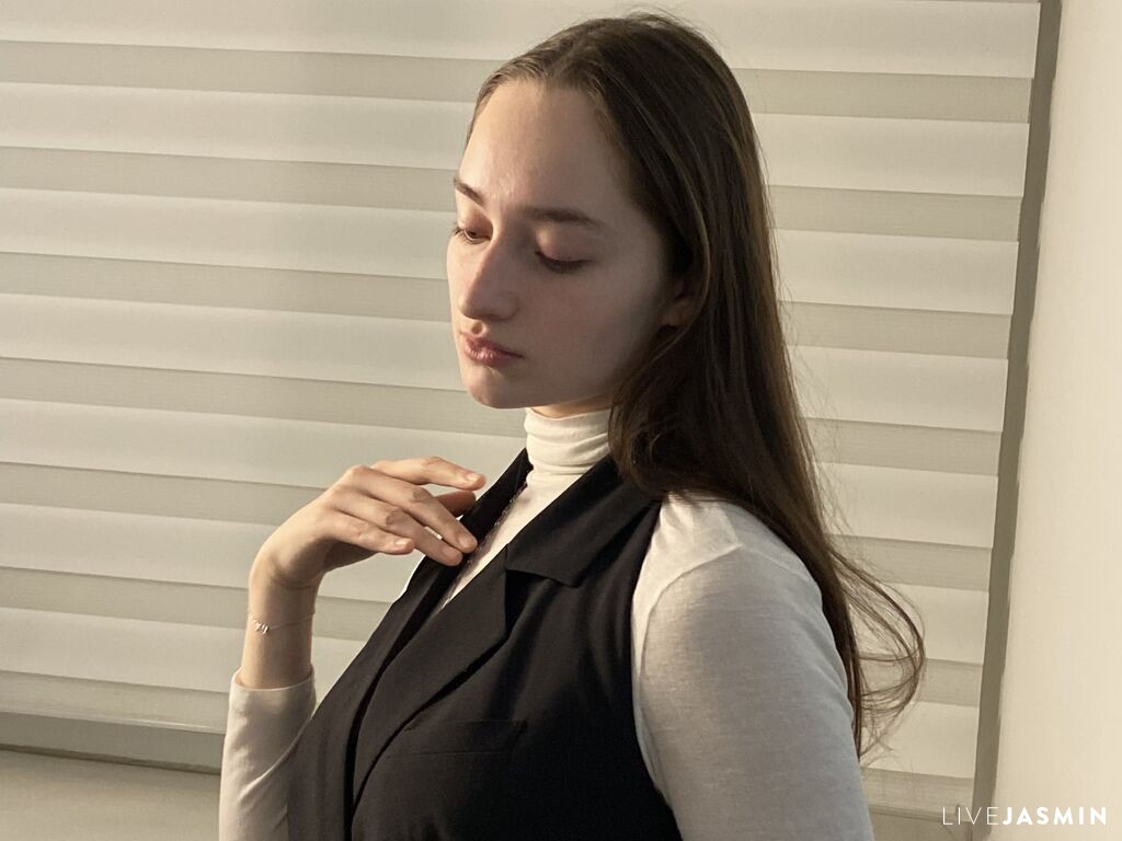 View MelanyVeit cam profile and live status