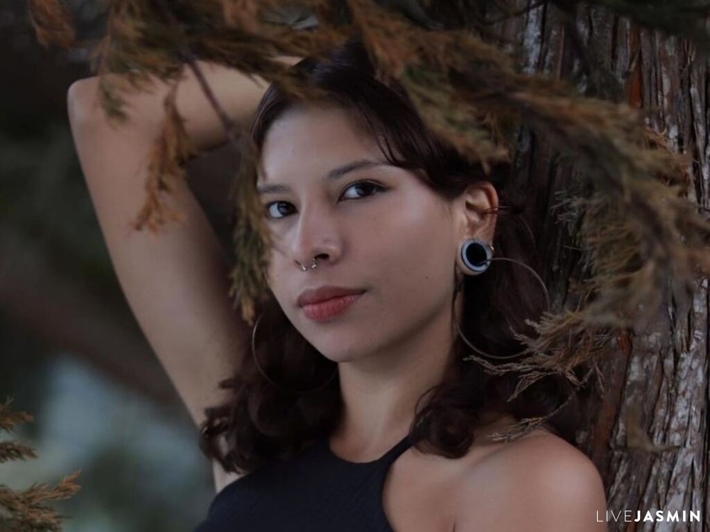 View MelanyVelvett cam profile and live status