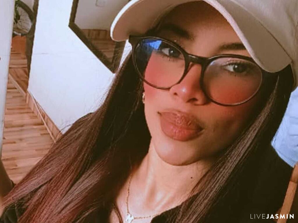 Cam girl profile image for MeliRivers