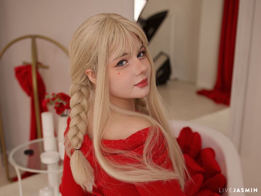 MellyBloom live cam girl profile