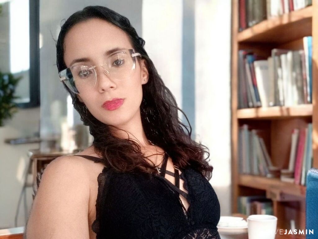 Profile photo for MiaKlein